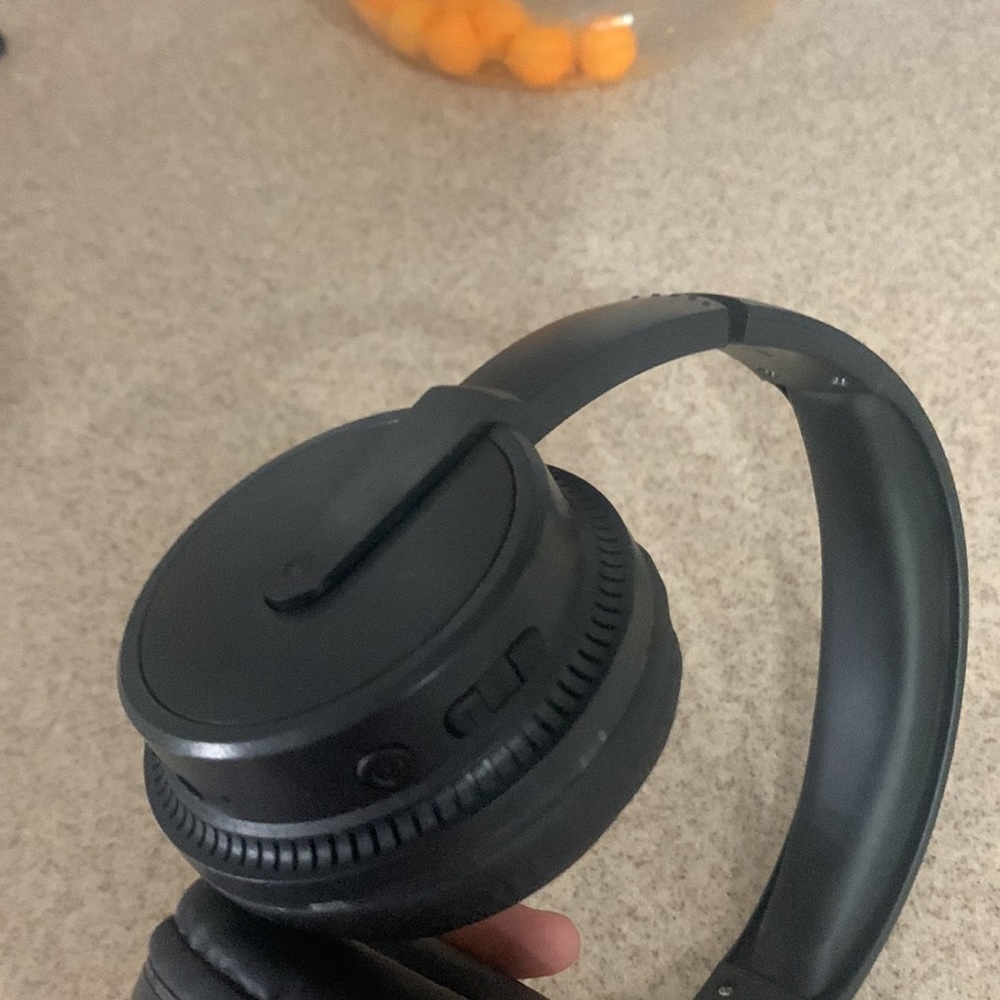 Headphones - Picture 3 of 3